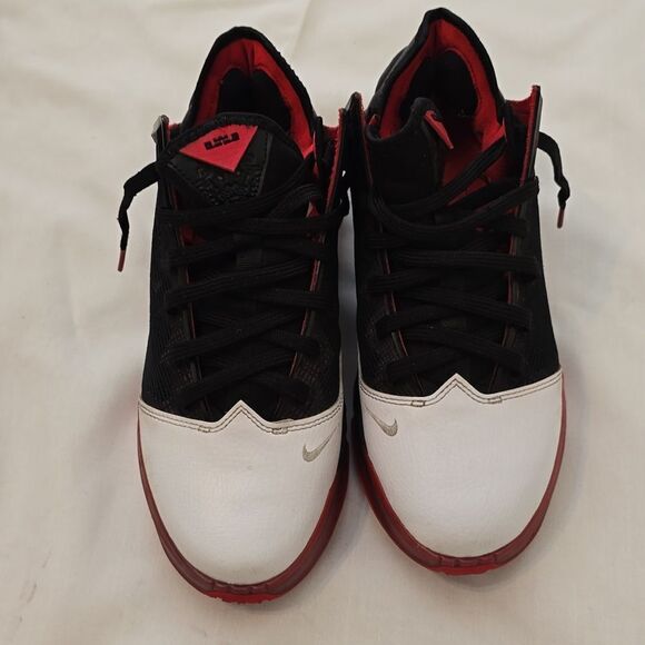 Lebron 19 Low men's 8 - Picture 2 of 8